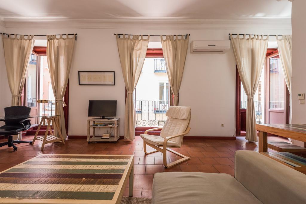 Apartamentos Madrid Centro W Dış mekan fotoğraf