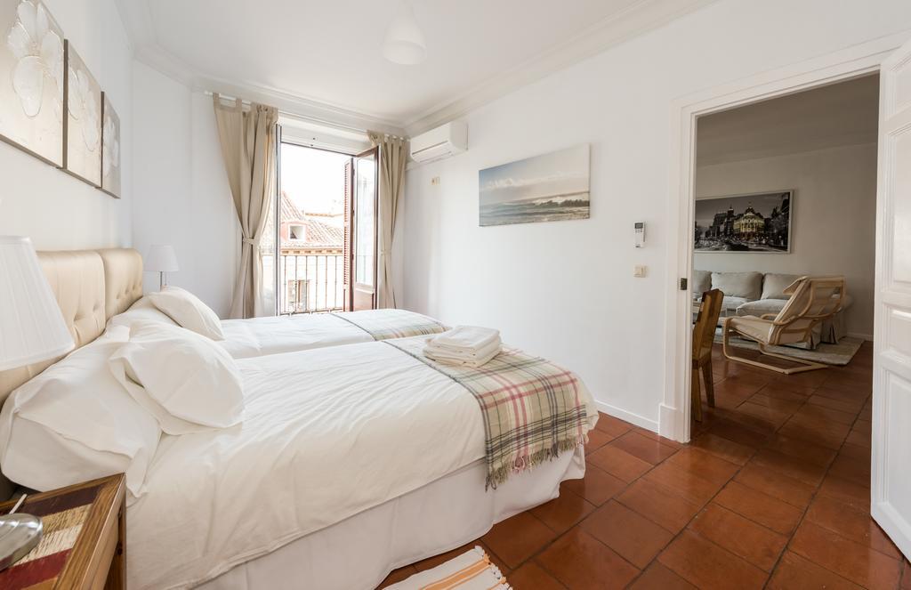 Apartamentos Madrid Centro W Dış mekan fotoğraf